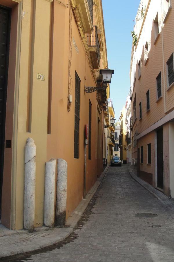 Las Columnas De Adriano. Calle Mármoles, 5 Sevilha Exterior foto